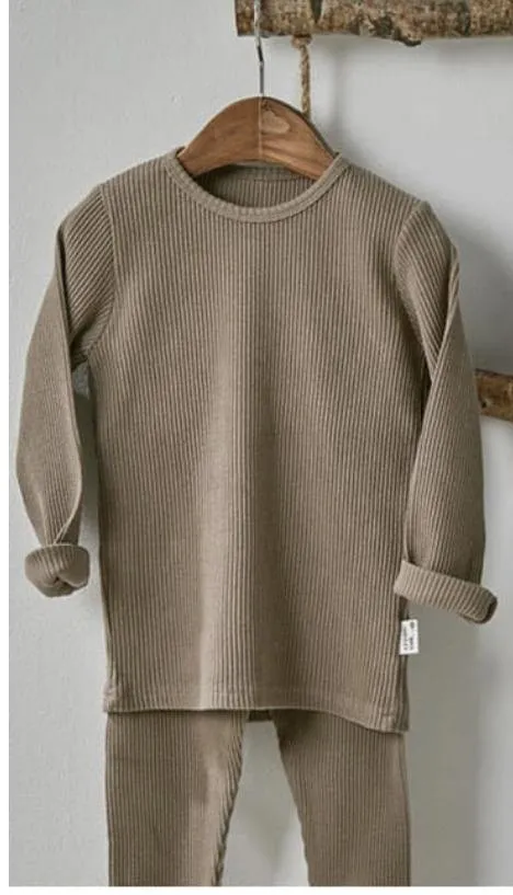THE EASY WEAR SET